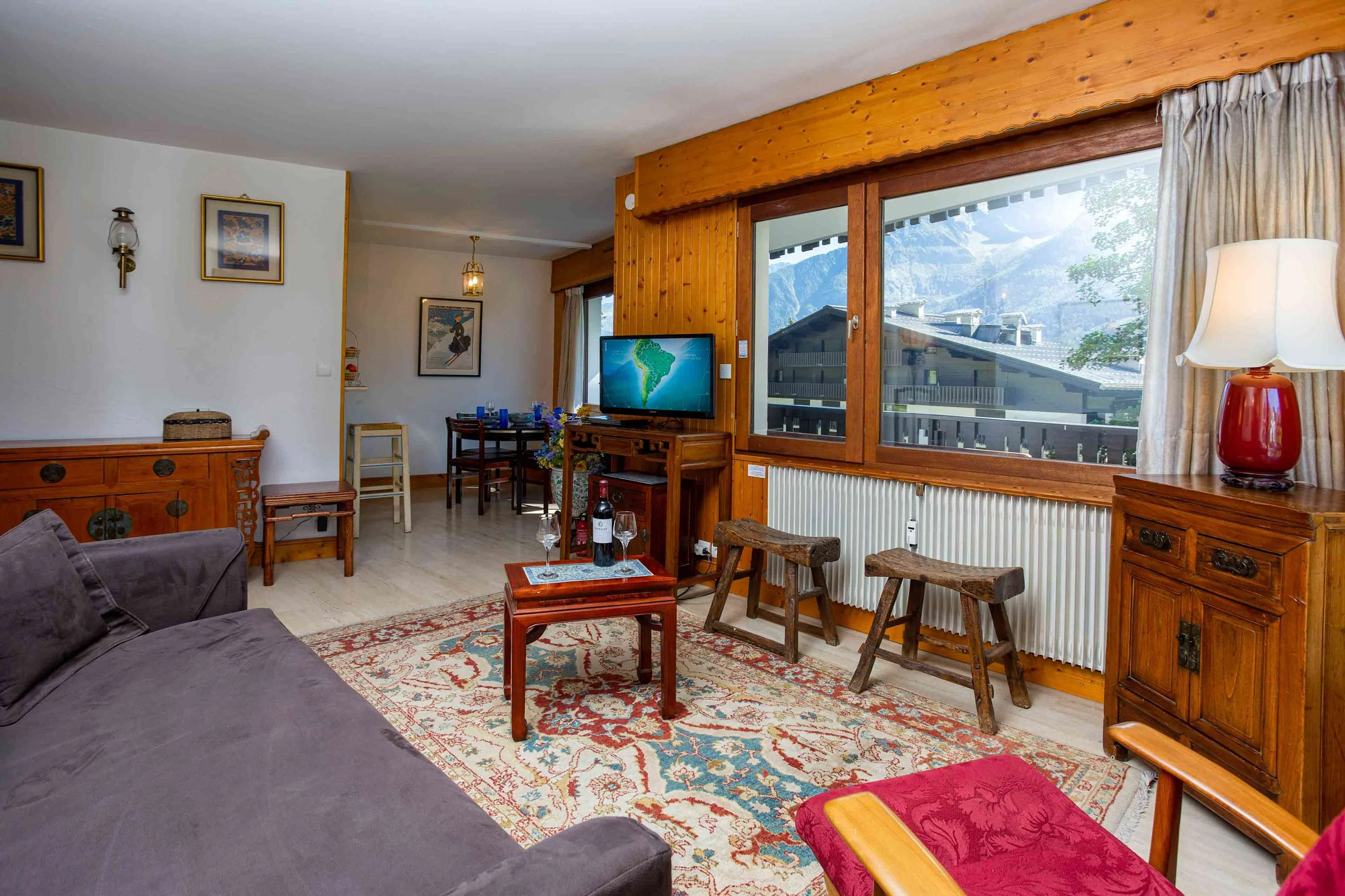 Open-plan lounge