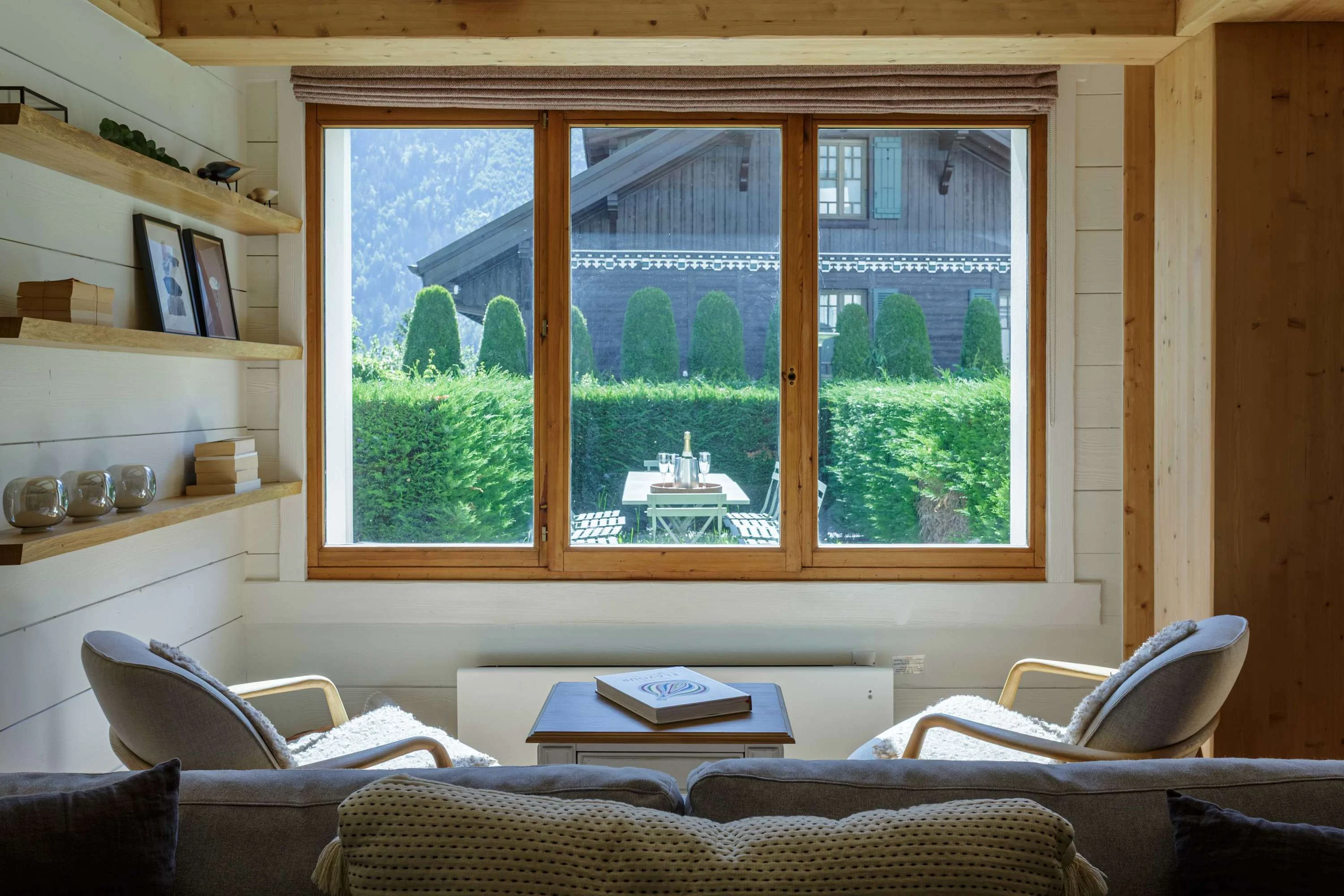 Extra seating area to take in the mountain views