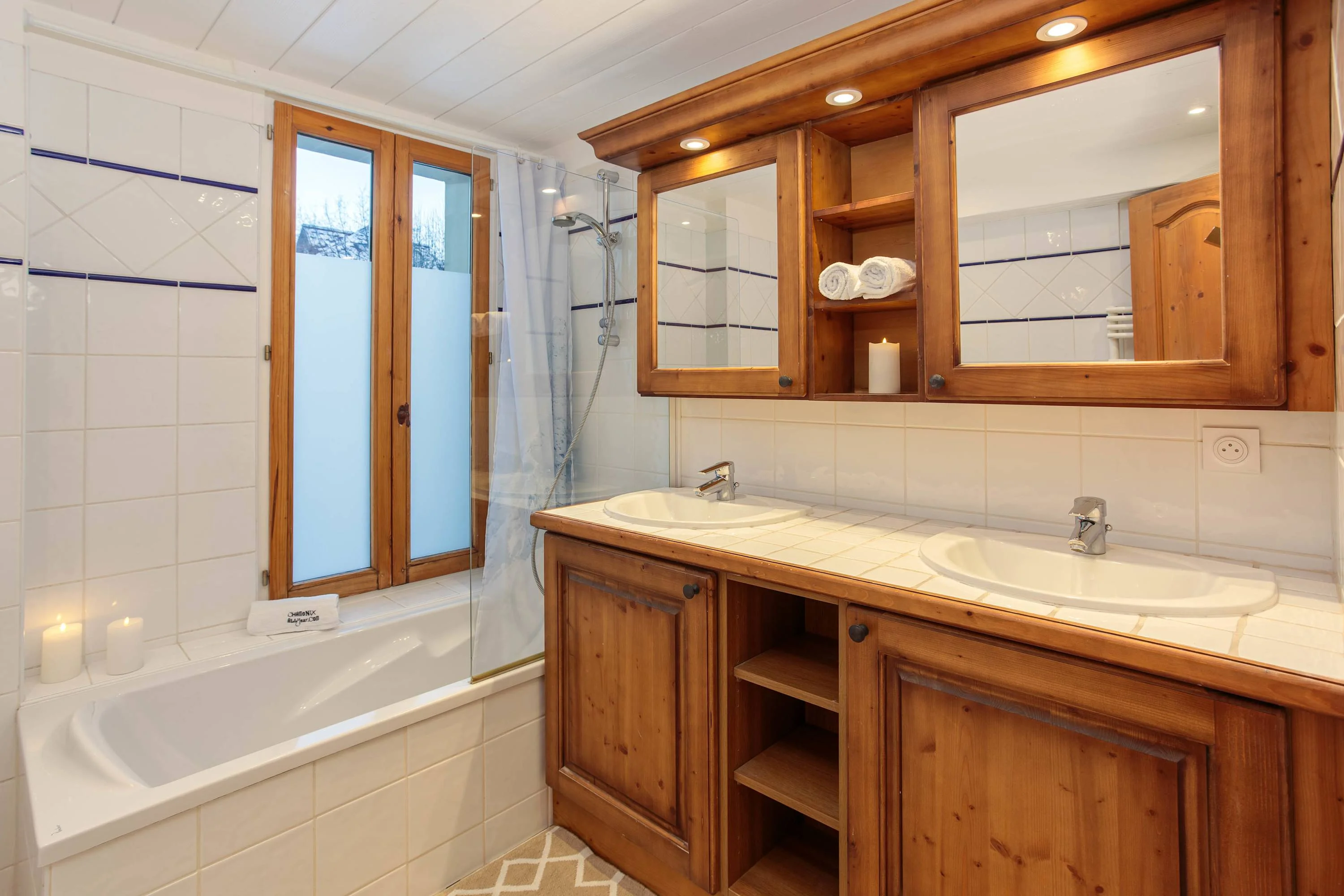 2nd family bathroom with bath