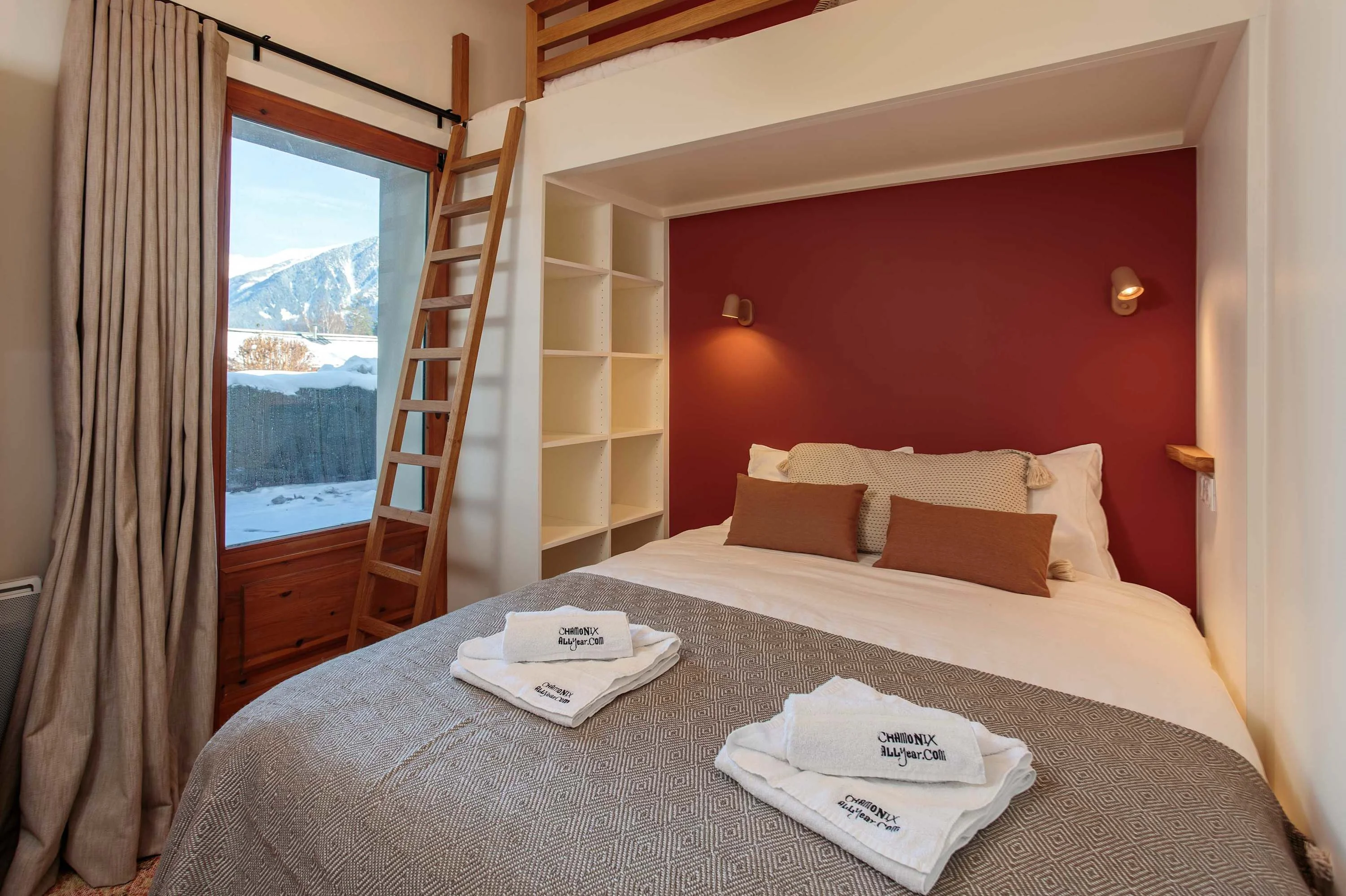 Double bedroom with extra mezzanine bed