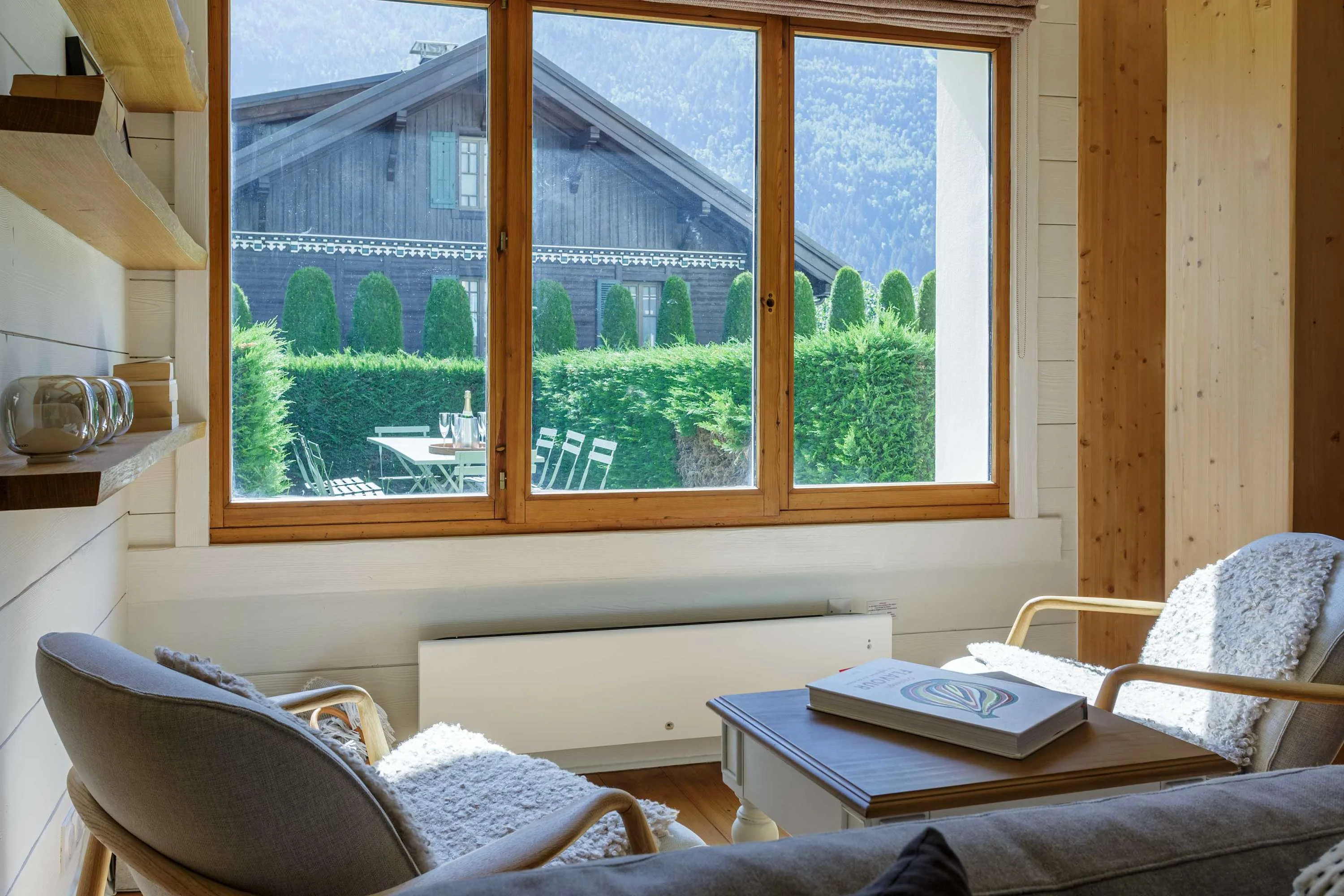 Extra seating area to take in the mountain views