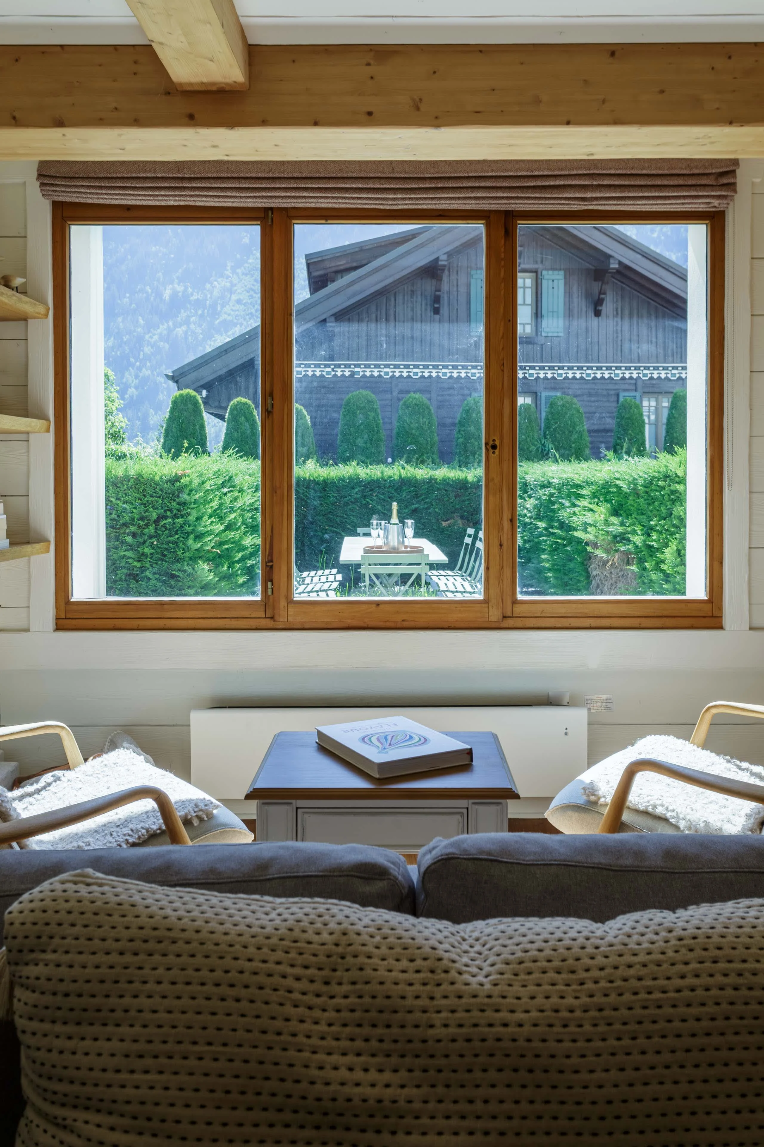 Extra seating area to take in the mountain views