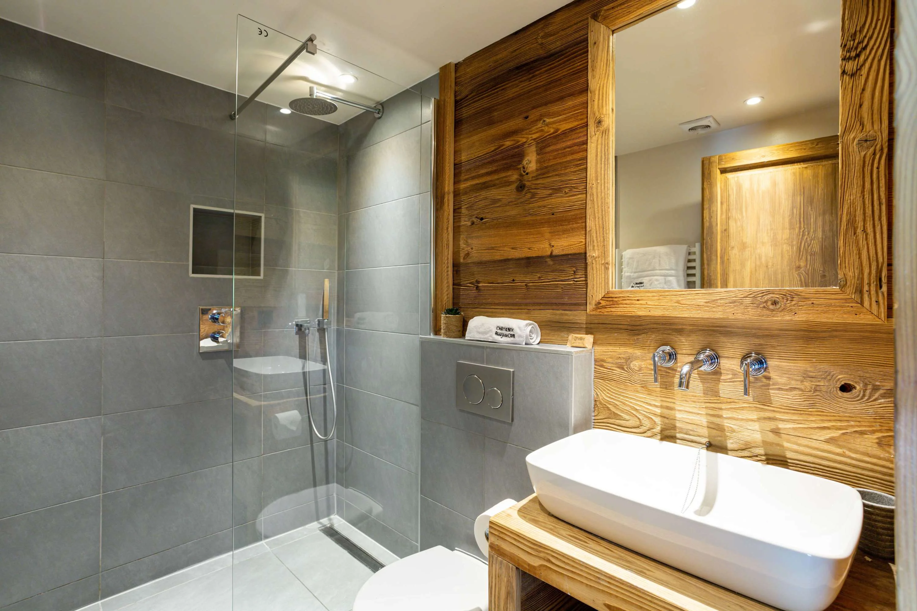 Ensuite to master bedroom