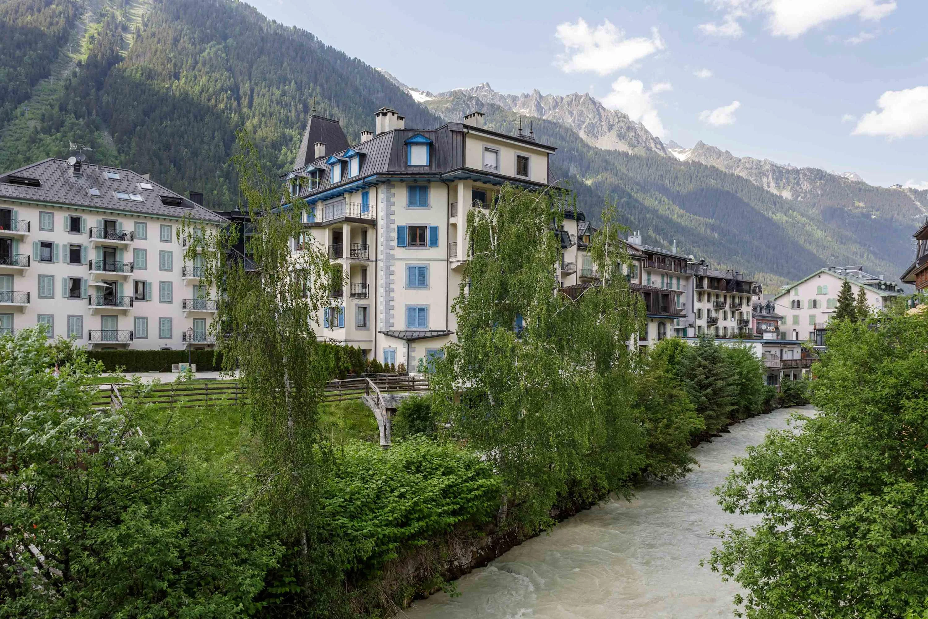 Building overlooks the river in the centre of Chamonix