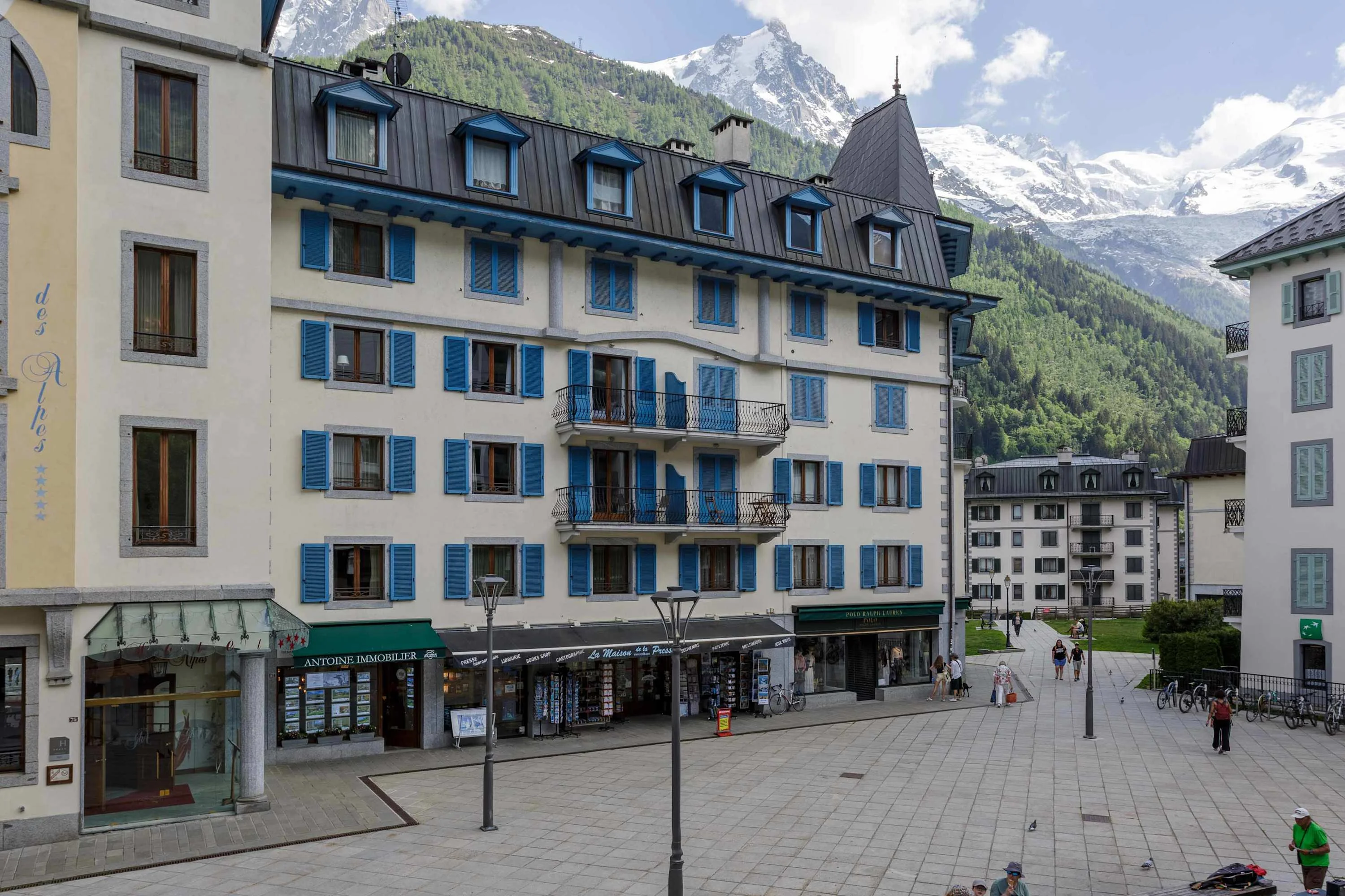 Residence des Alpes & Balmat Apt on 2nd floor