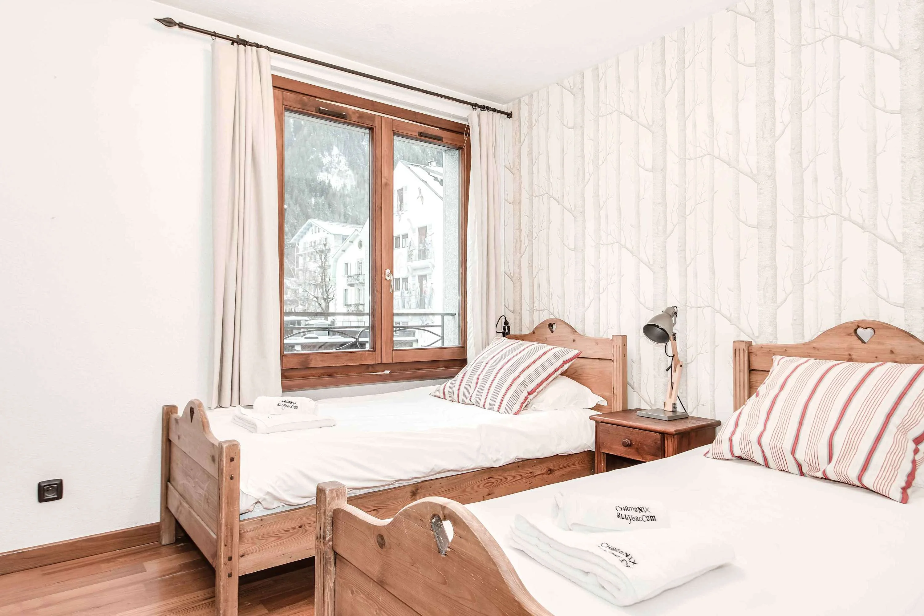Twin bedroom