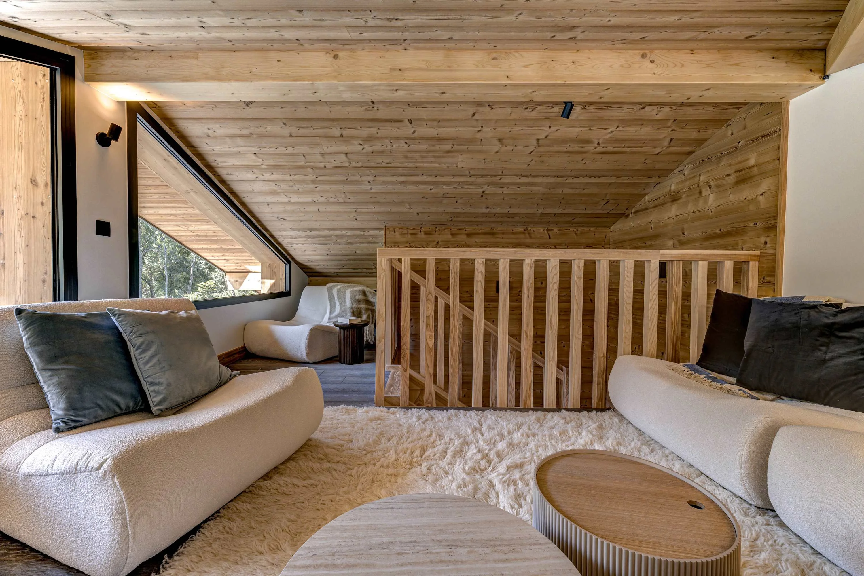 Mezzanine snug