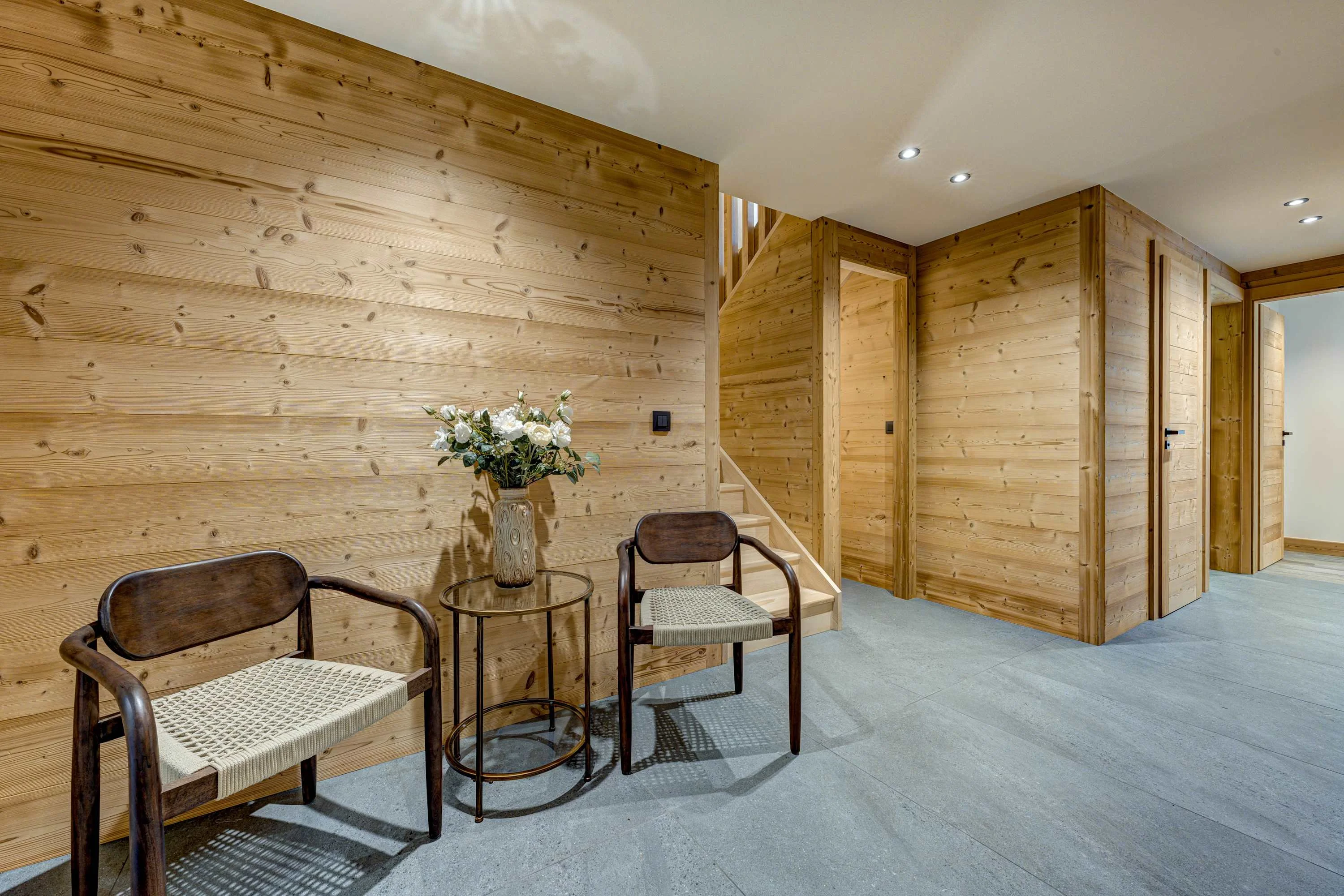Entrance hallway with access to laundry room