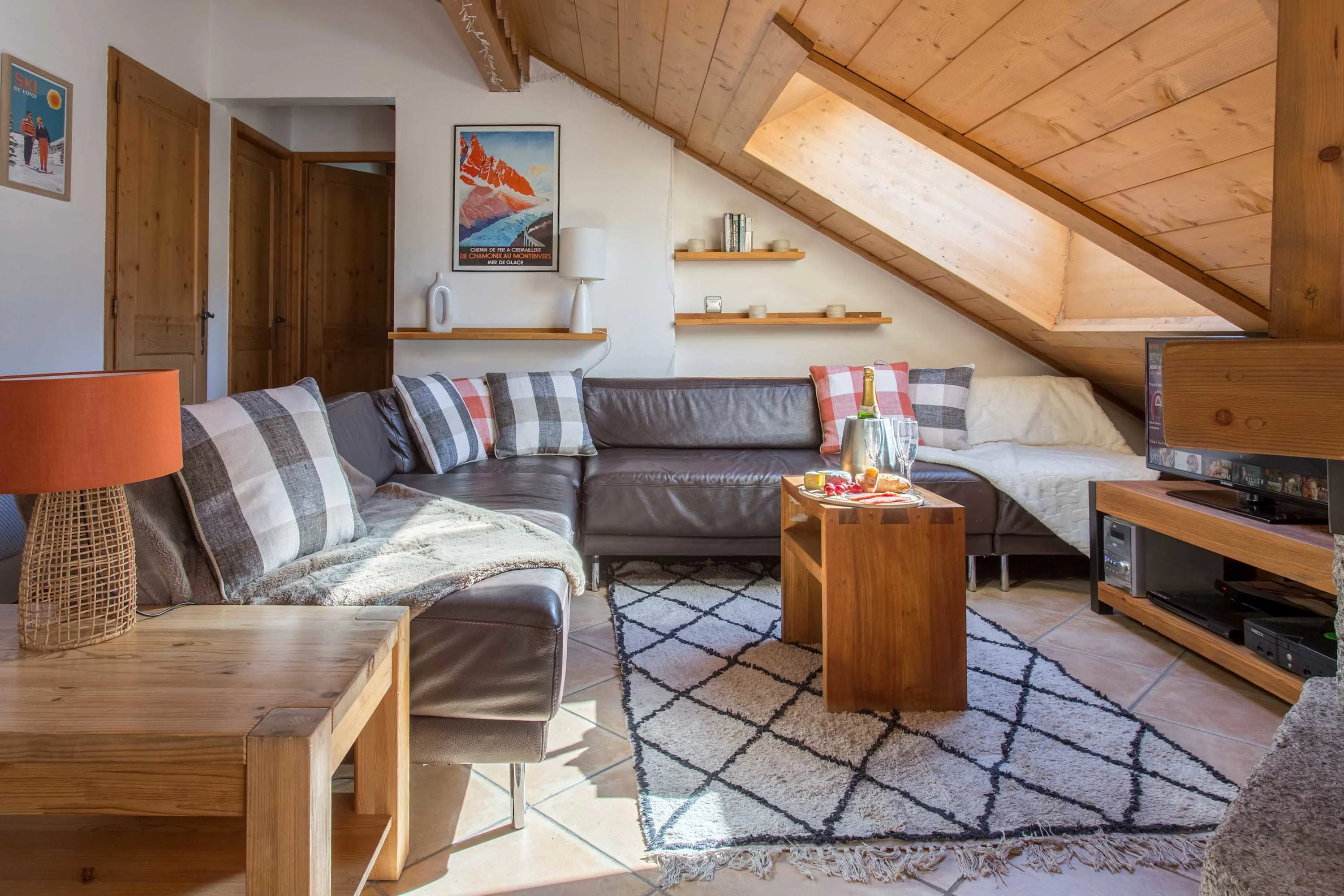 Lounge with leather sofas and TV