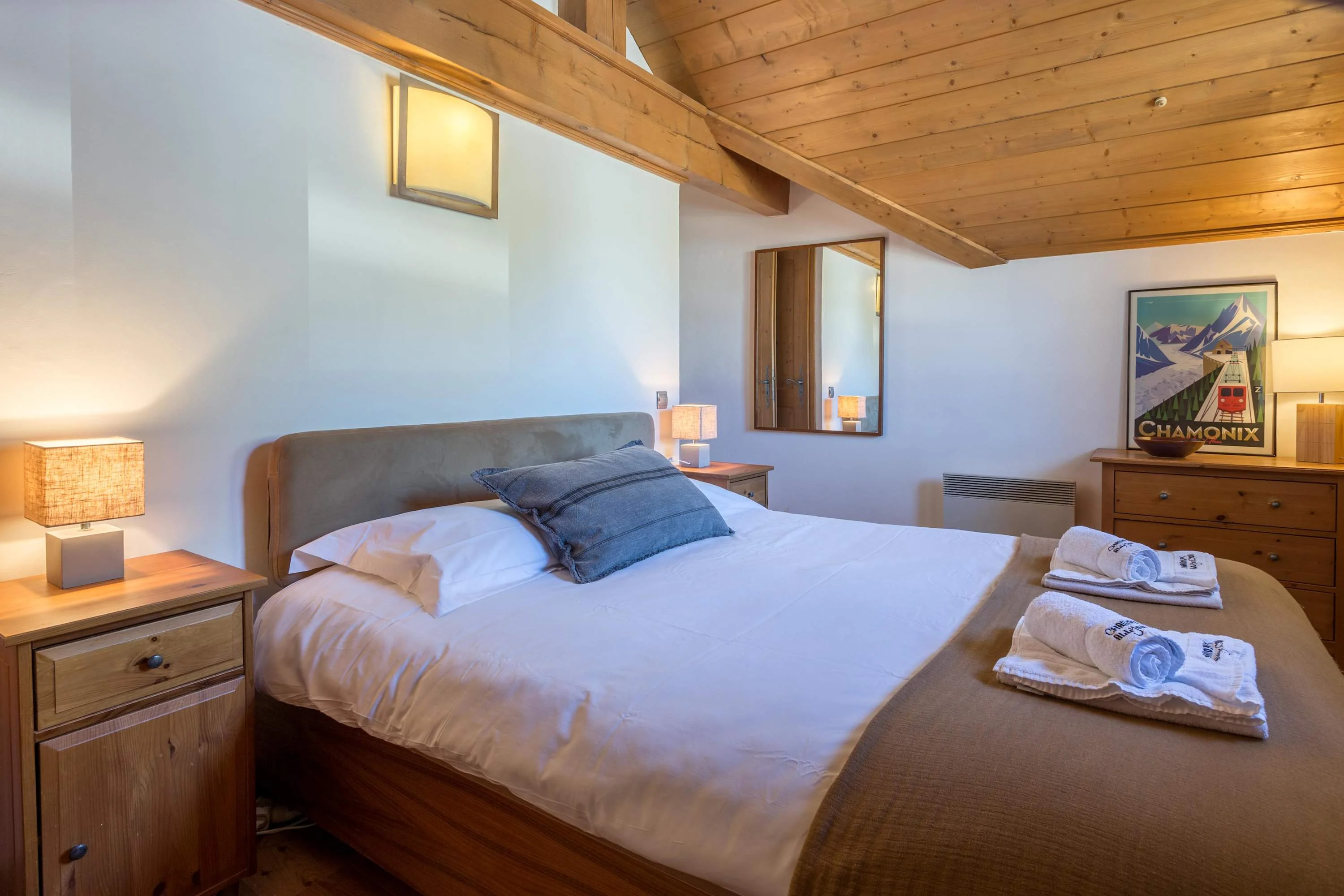 Master bedroom and ensuite bathroom with shower / WC