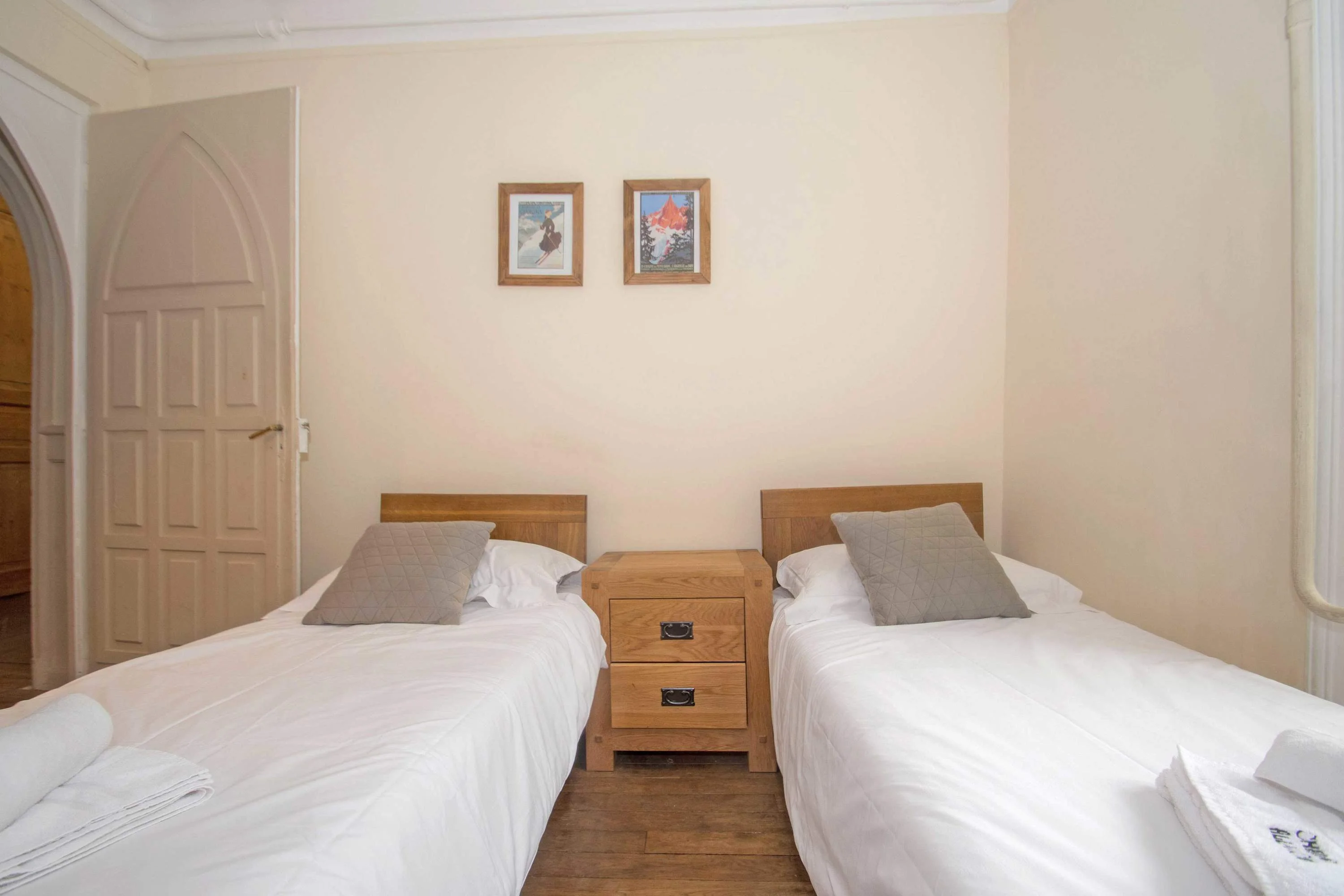 Twin bedroom