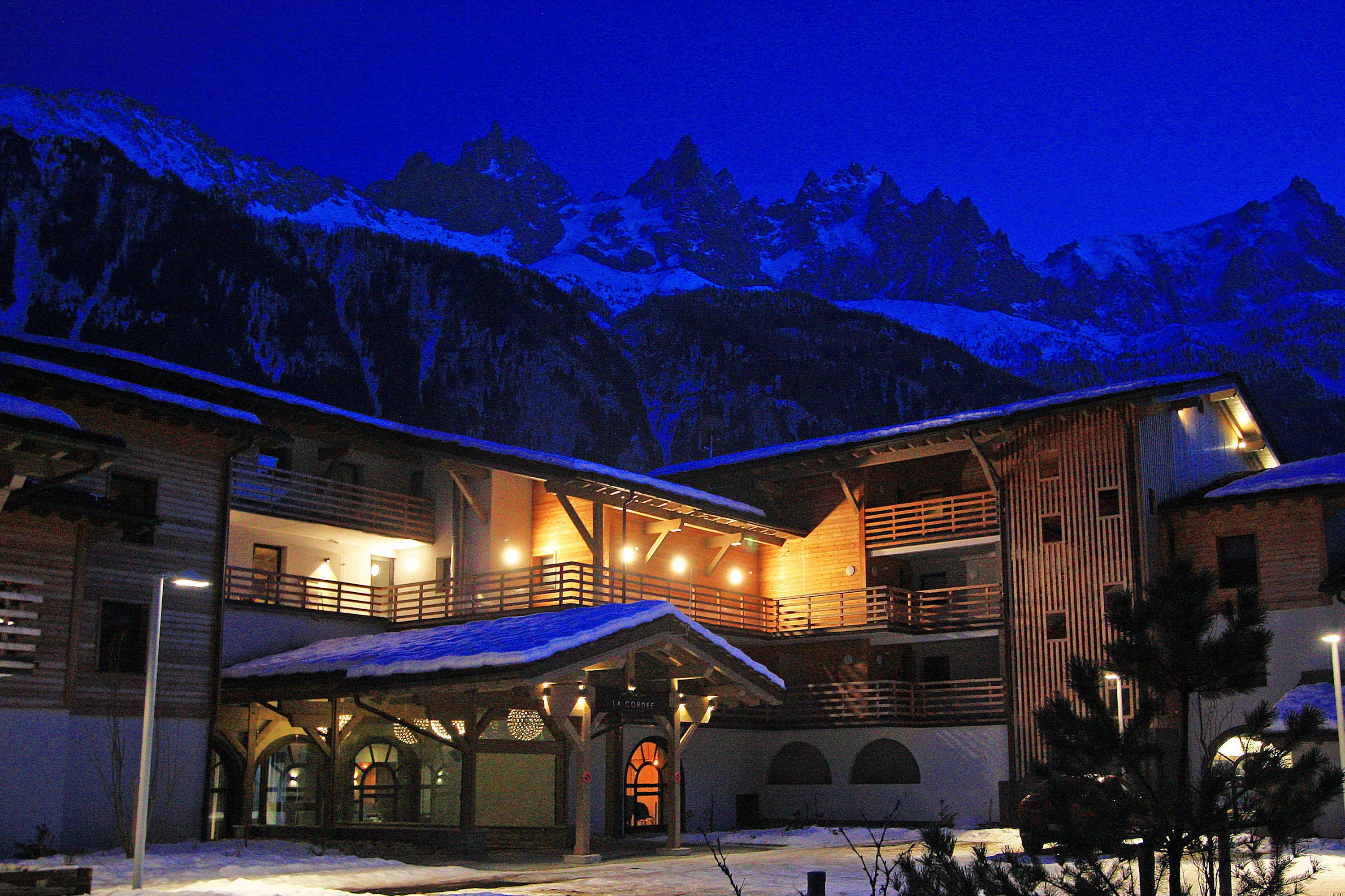 La Cordee at night