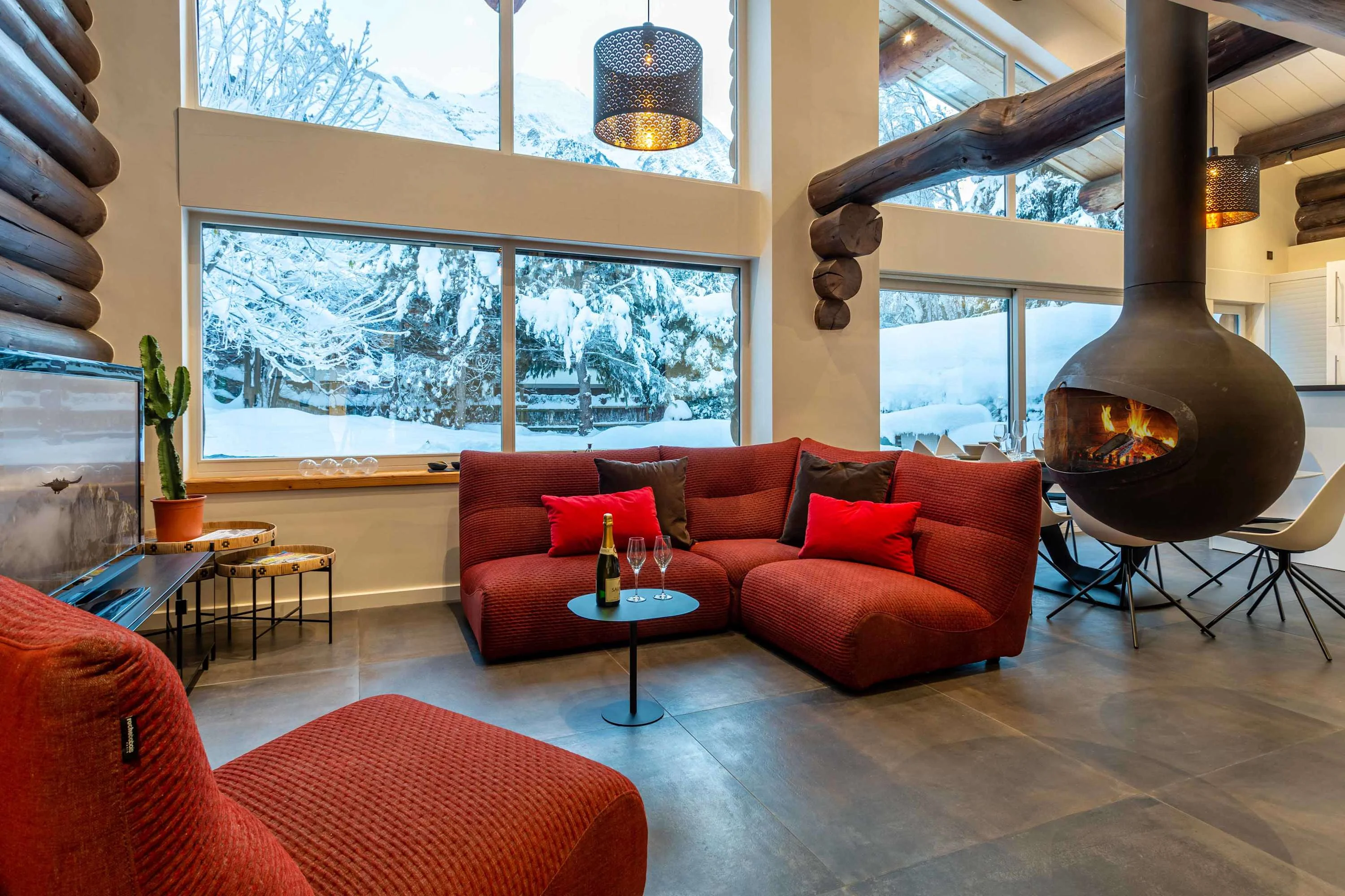 Lounge with smart TV
