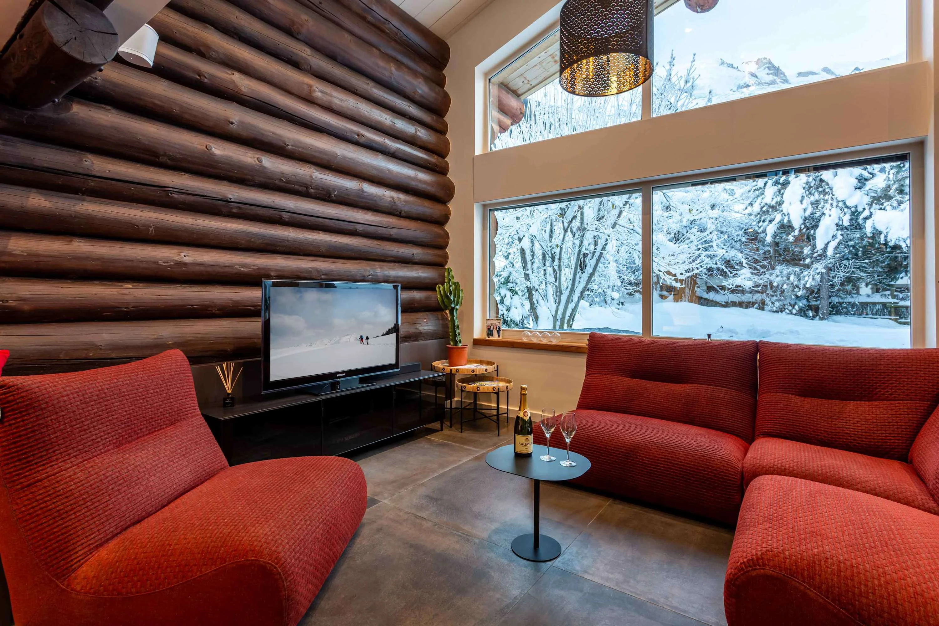 Great garden & mountain views from the lounge