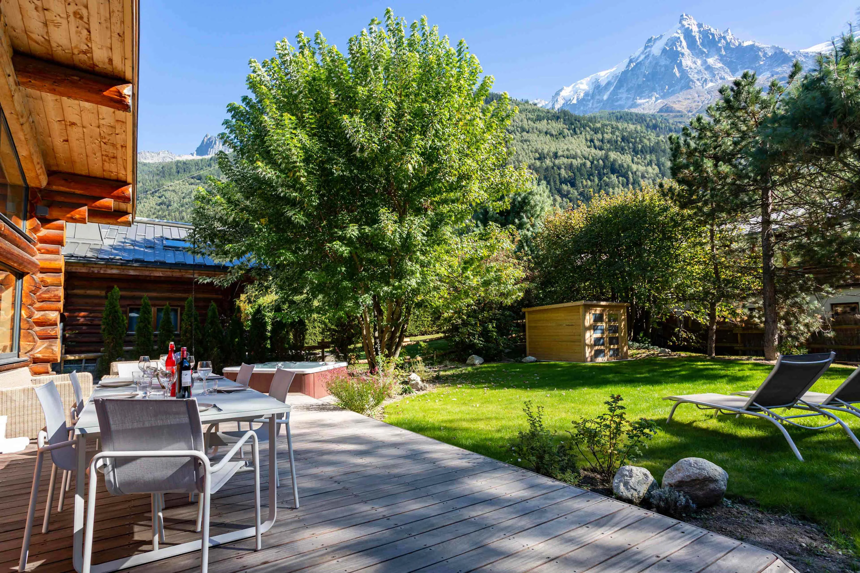 Terrace with views of the Aiguille du Midi