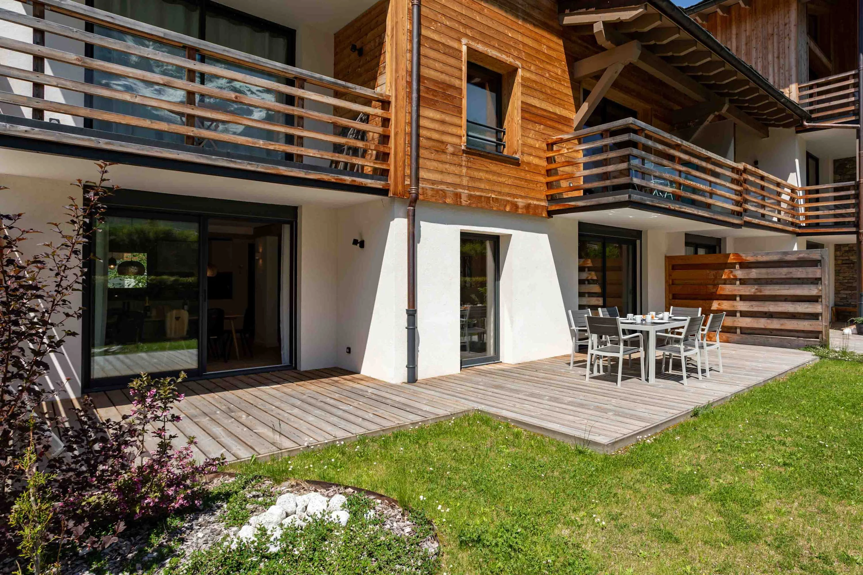 La Cordee 703 terrace