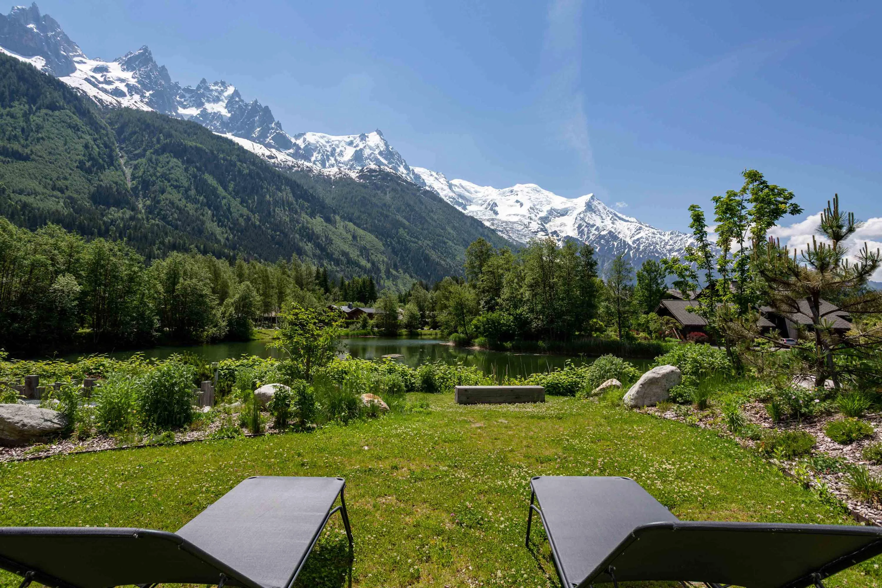 Communal garden with sun loungers