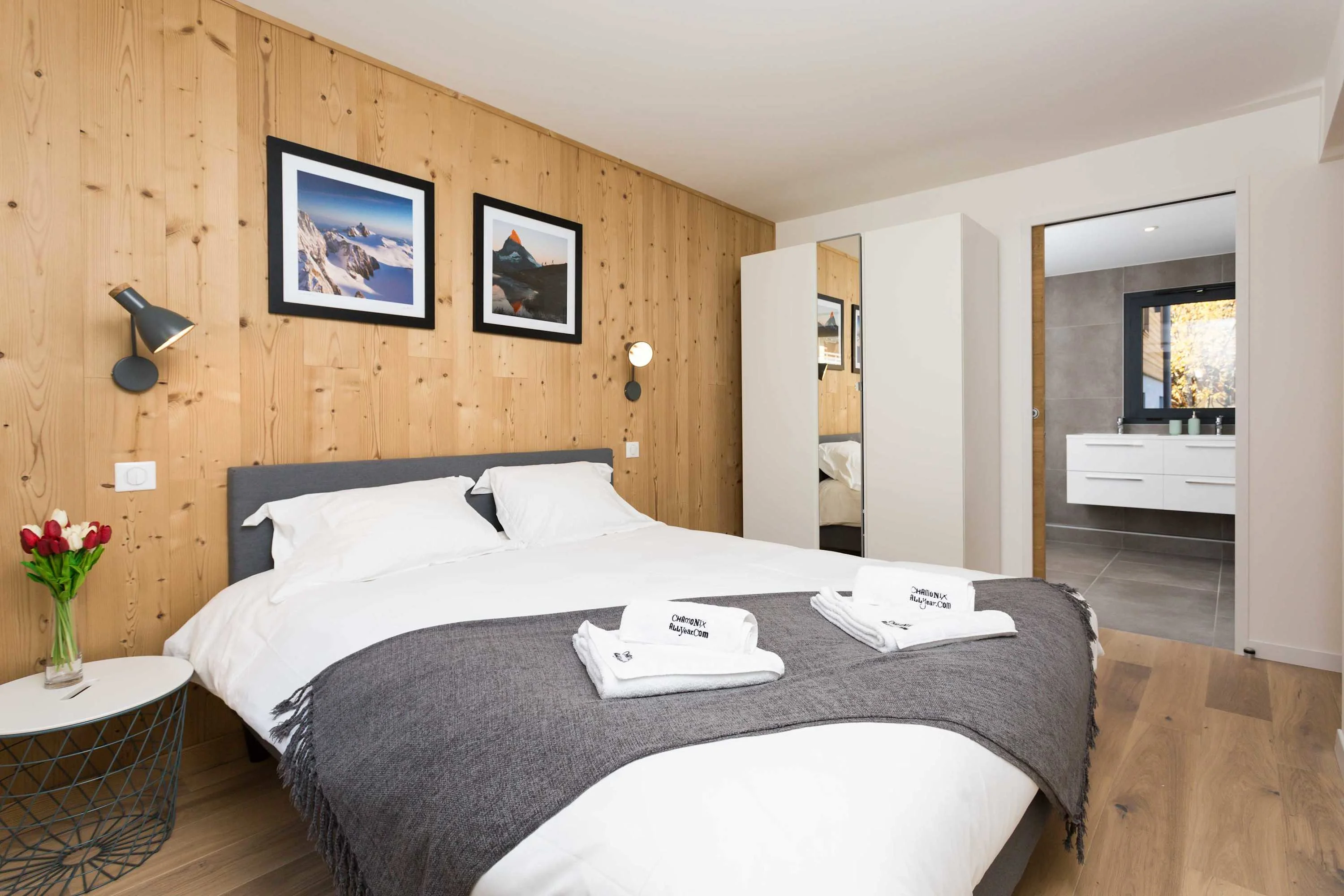 Master bedroom also enjoys an ensuite bathroom