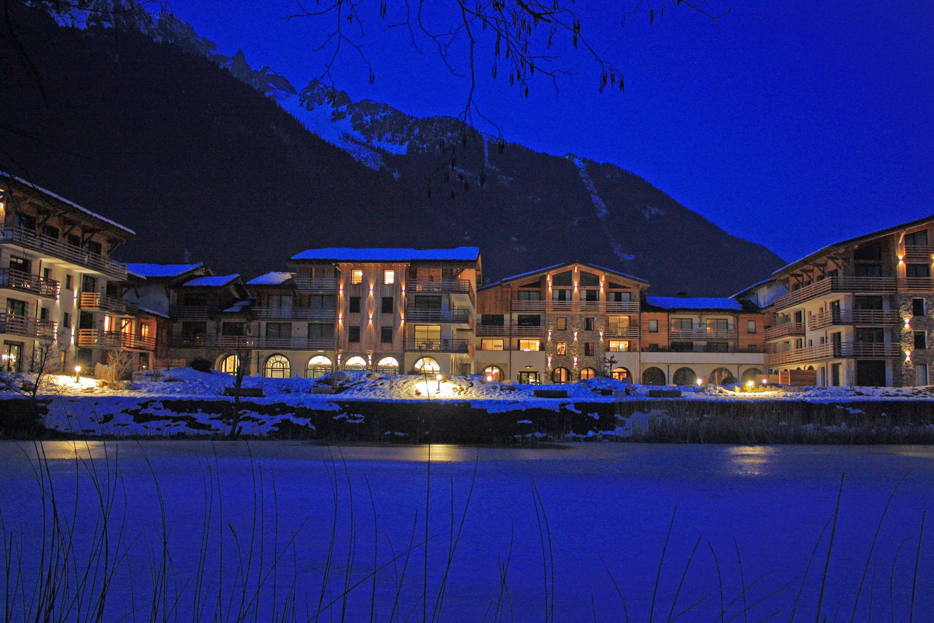La Cordee at night
