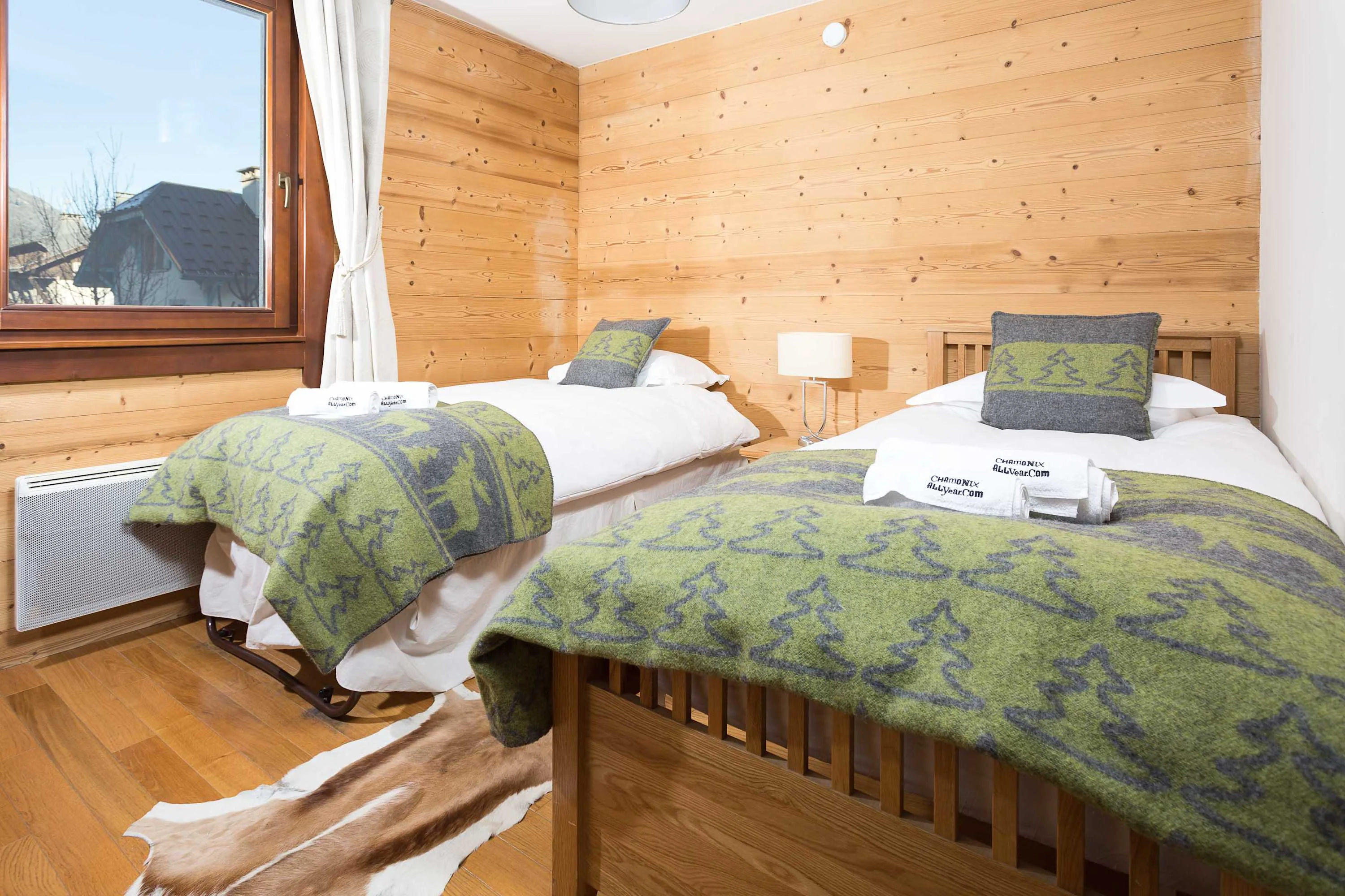 Twin bedroom