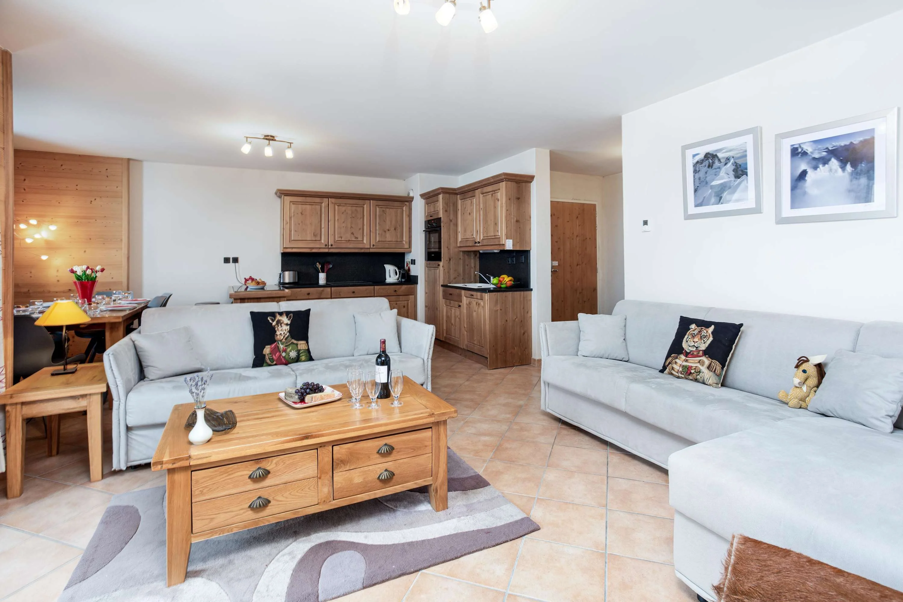Open plan living room & kitchen