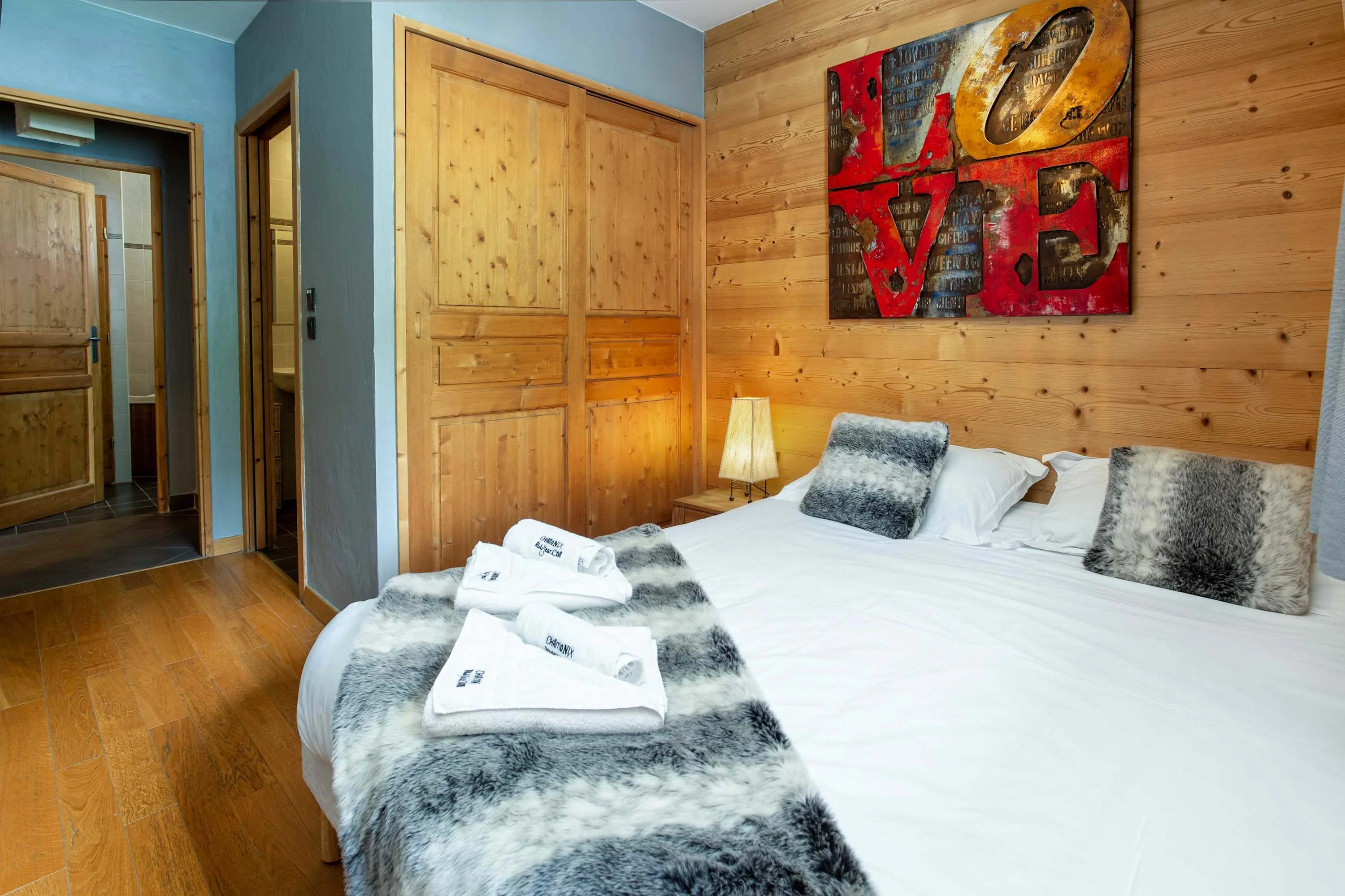 Master bedroom (twin or king) with ensuite
