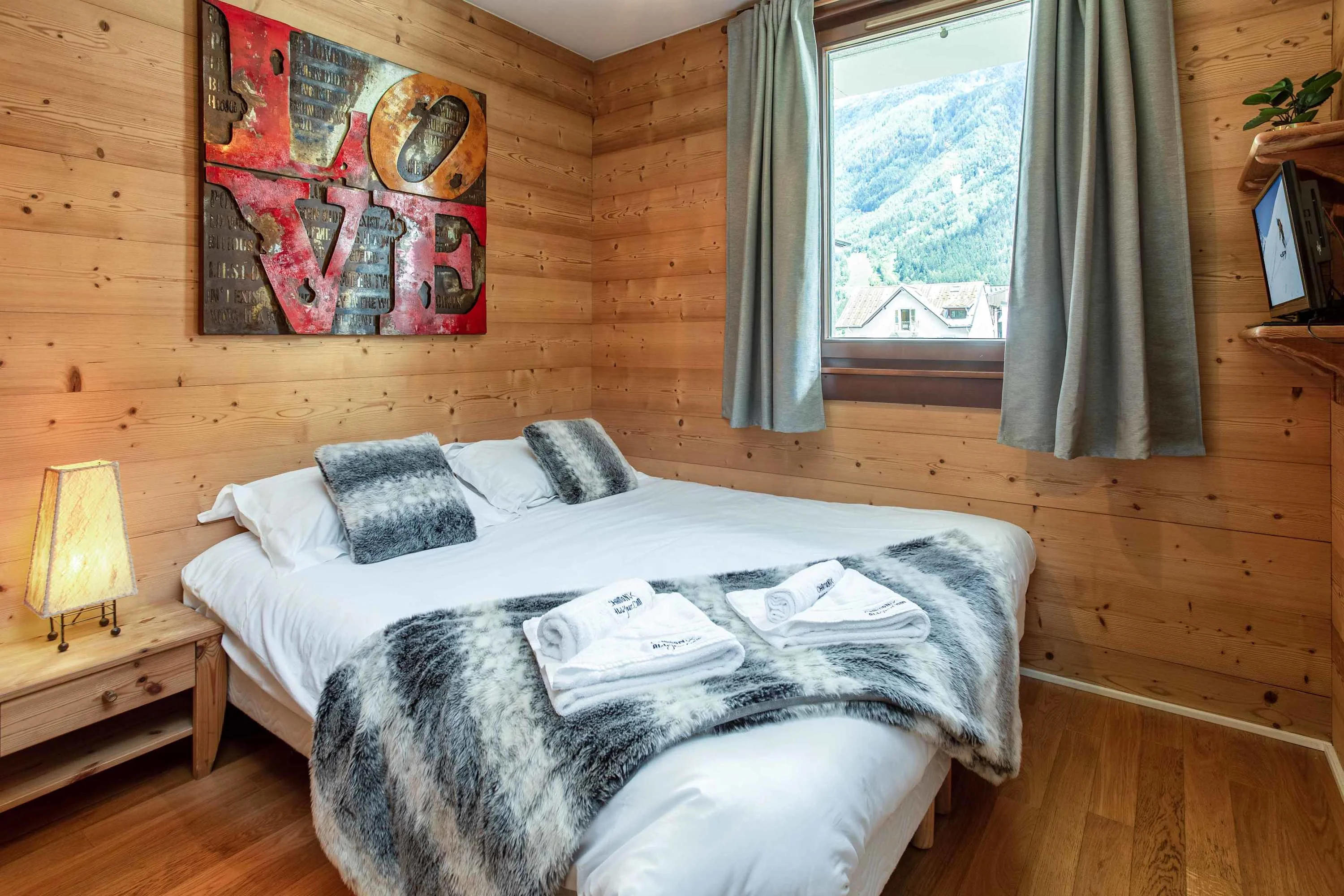 Master bedroom (twin or king) with ensuite