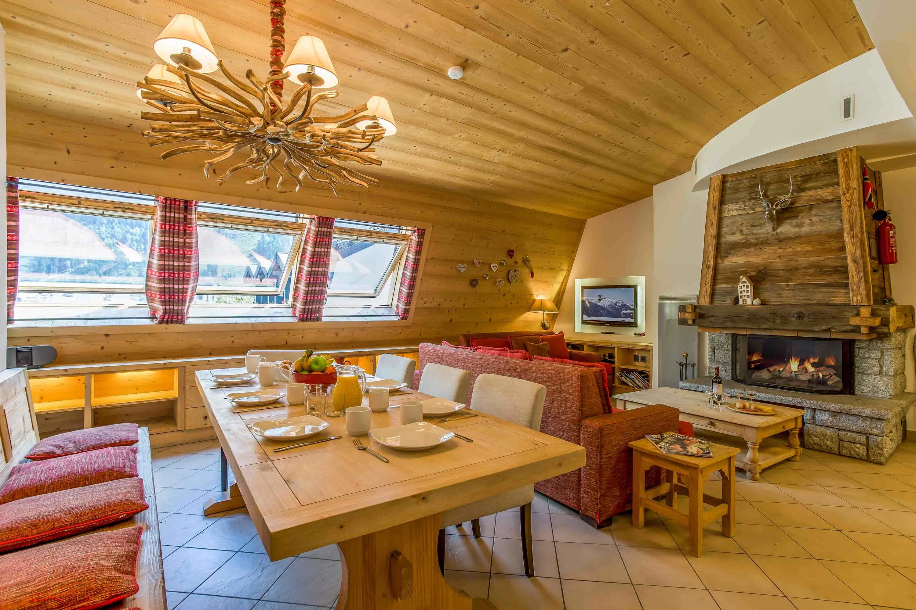 Paradis 18 dining table is large if you join up with Paradis 18b