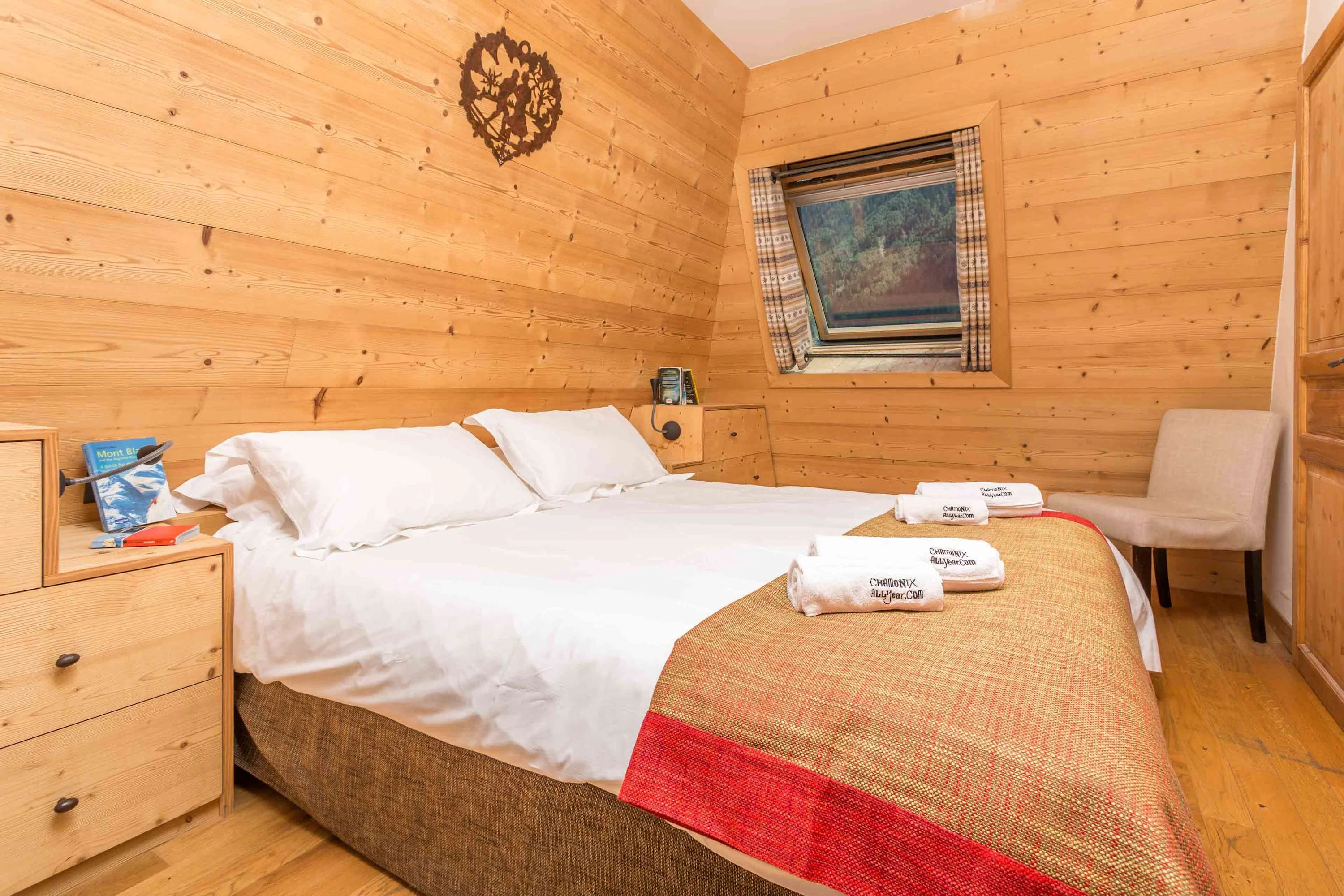 Paradis 18 apartment has a double master bedroom