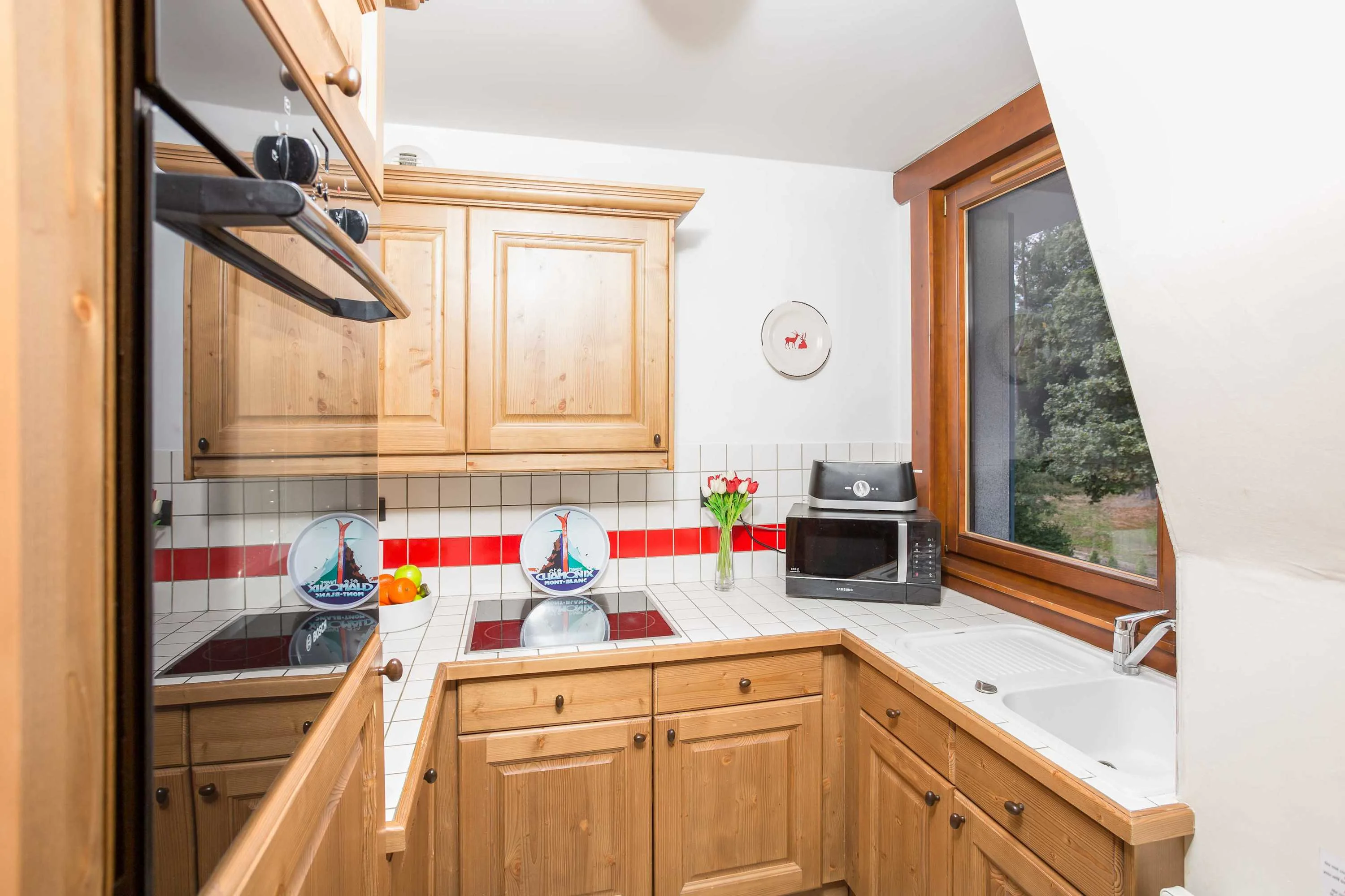 Paradis 18b has its own kitchen too