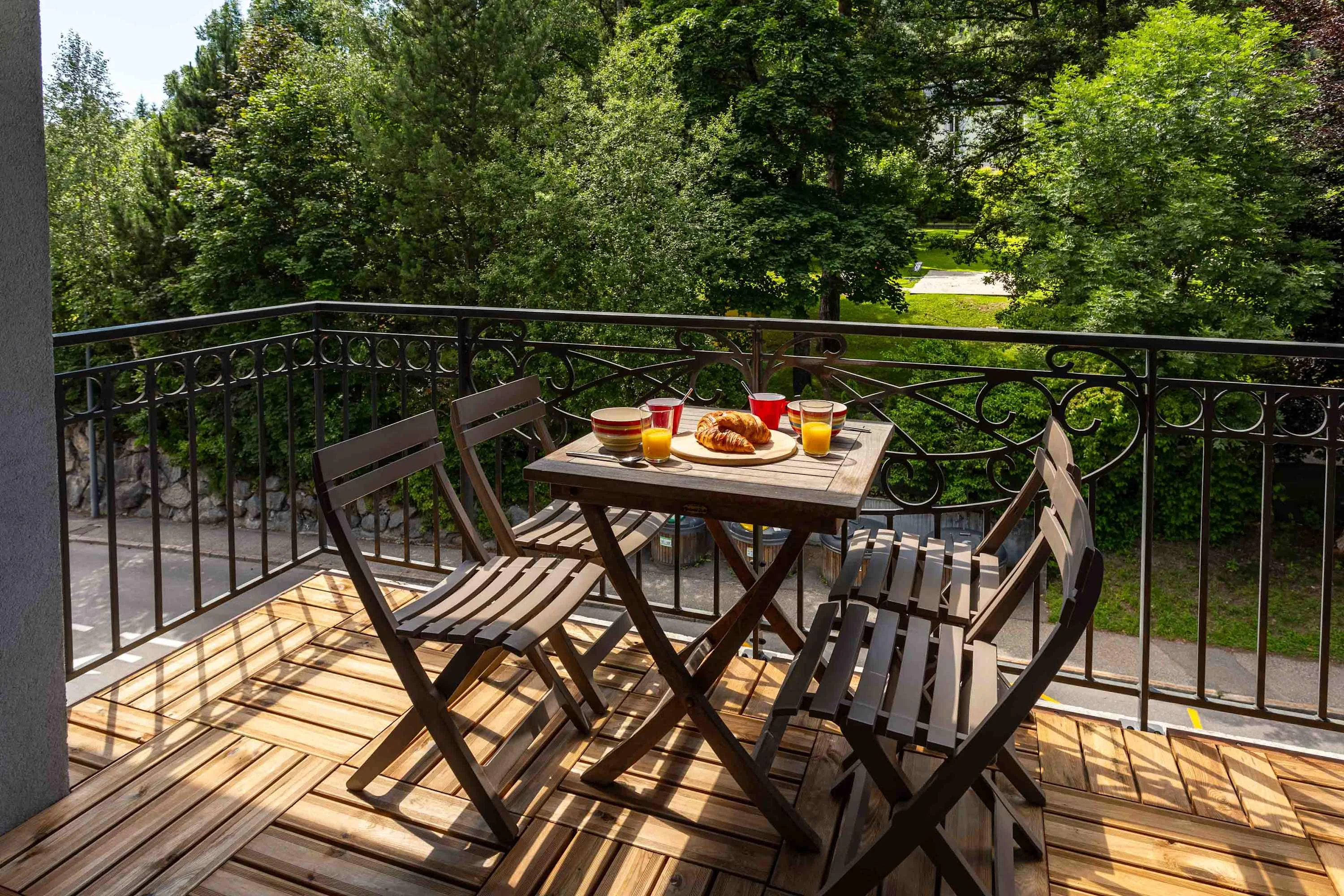 Table and chairs on the balcony