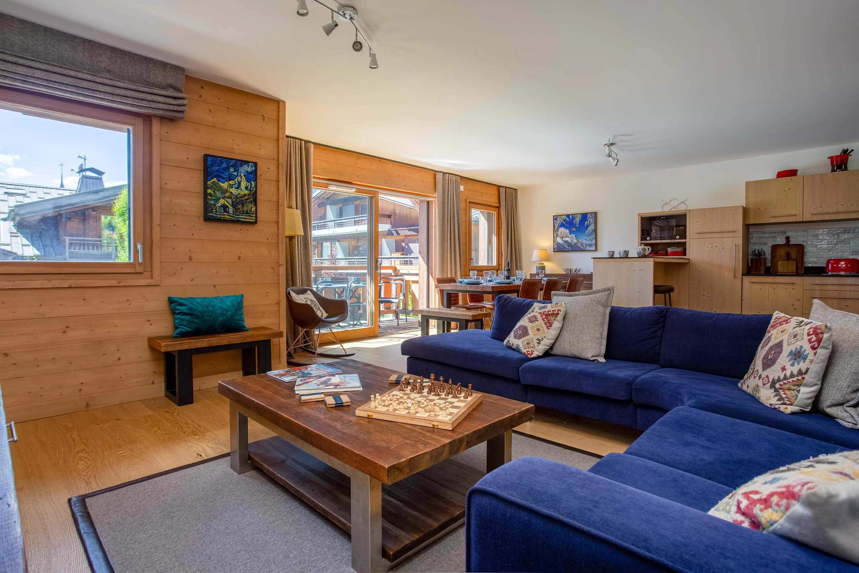 Open plan living, dining & kitchen