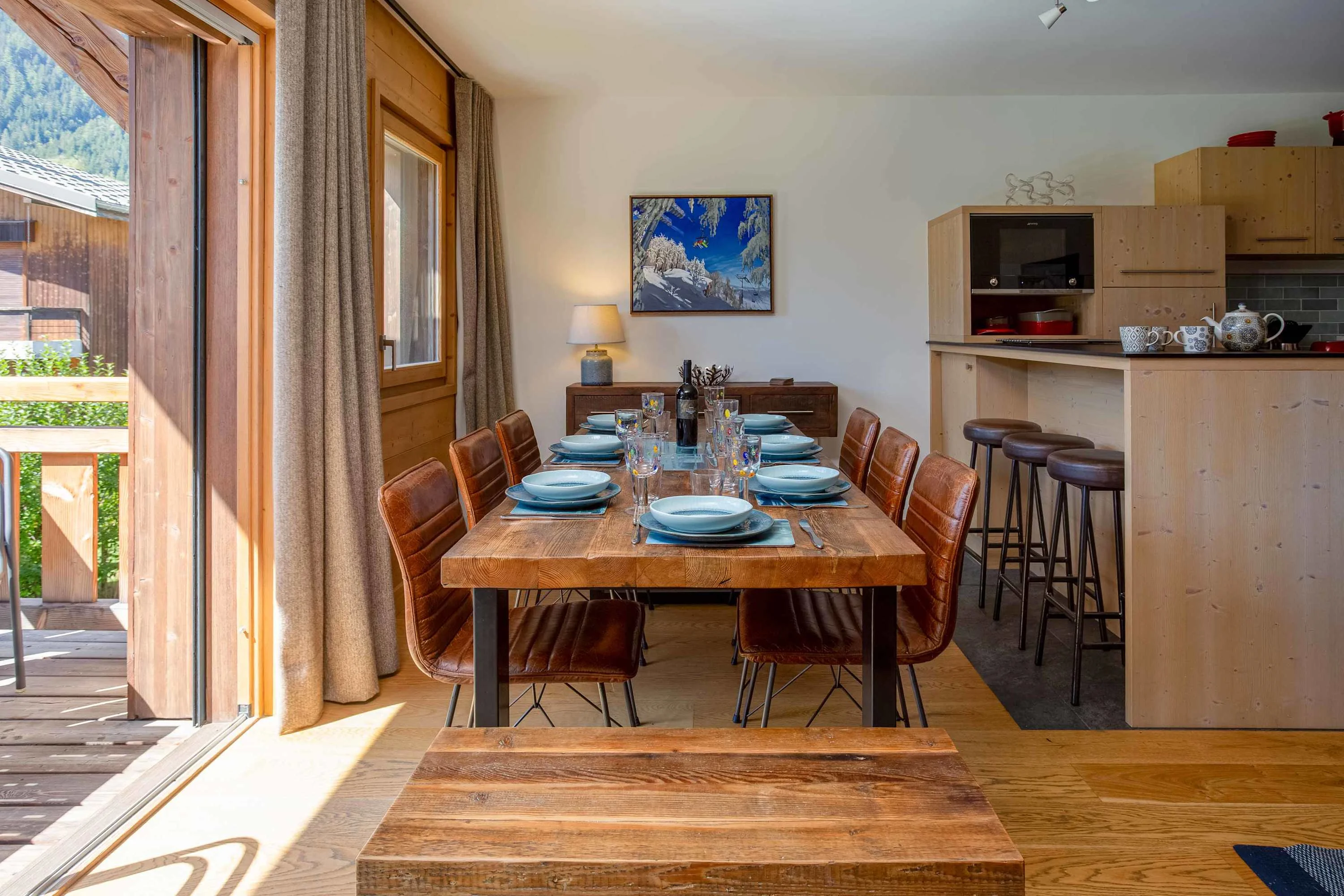 Dining table seats 8 & fully equipped kitchen