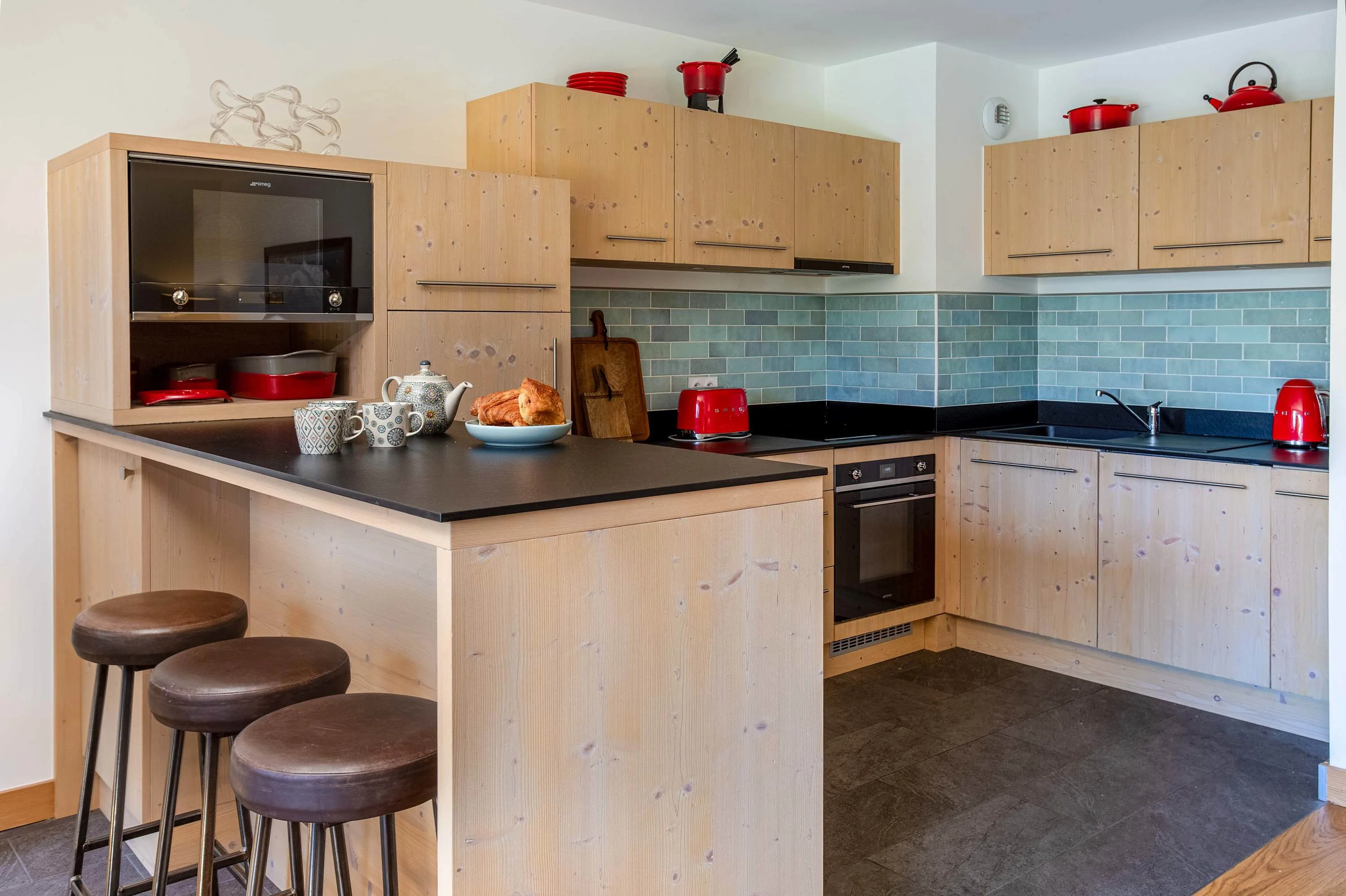 Fully equipped kitchen including fondue