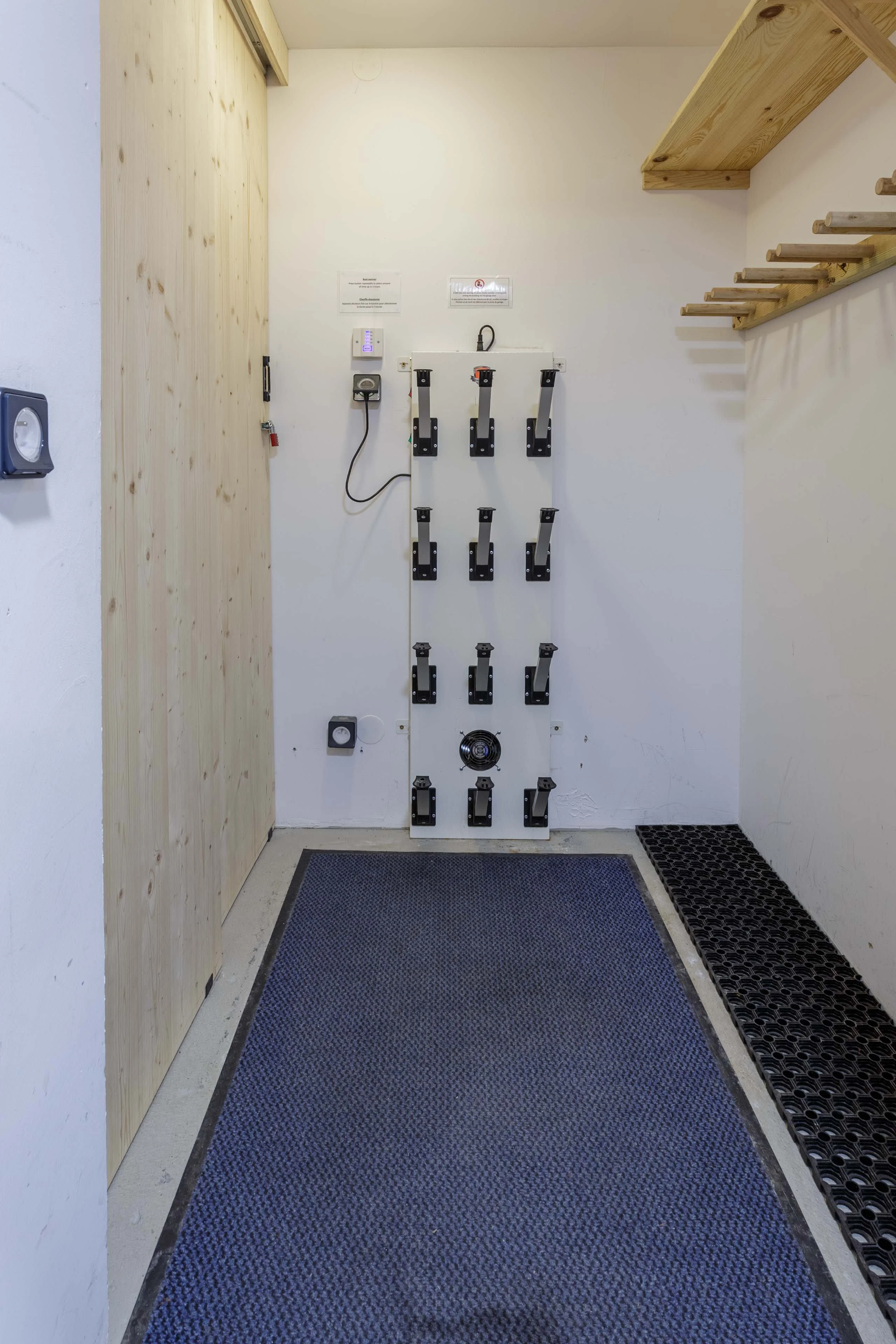 Ski locker & boot warmer
