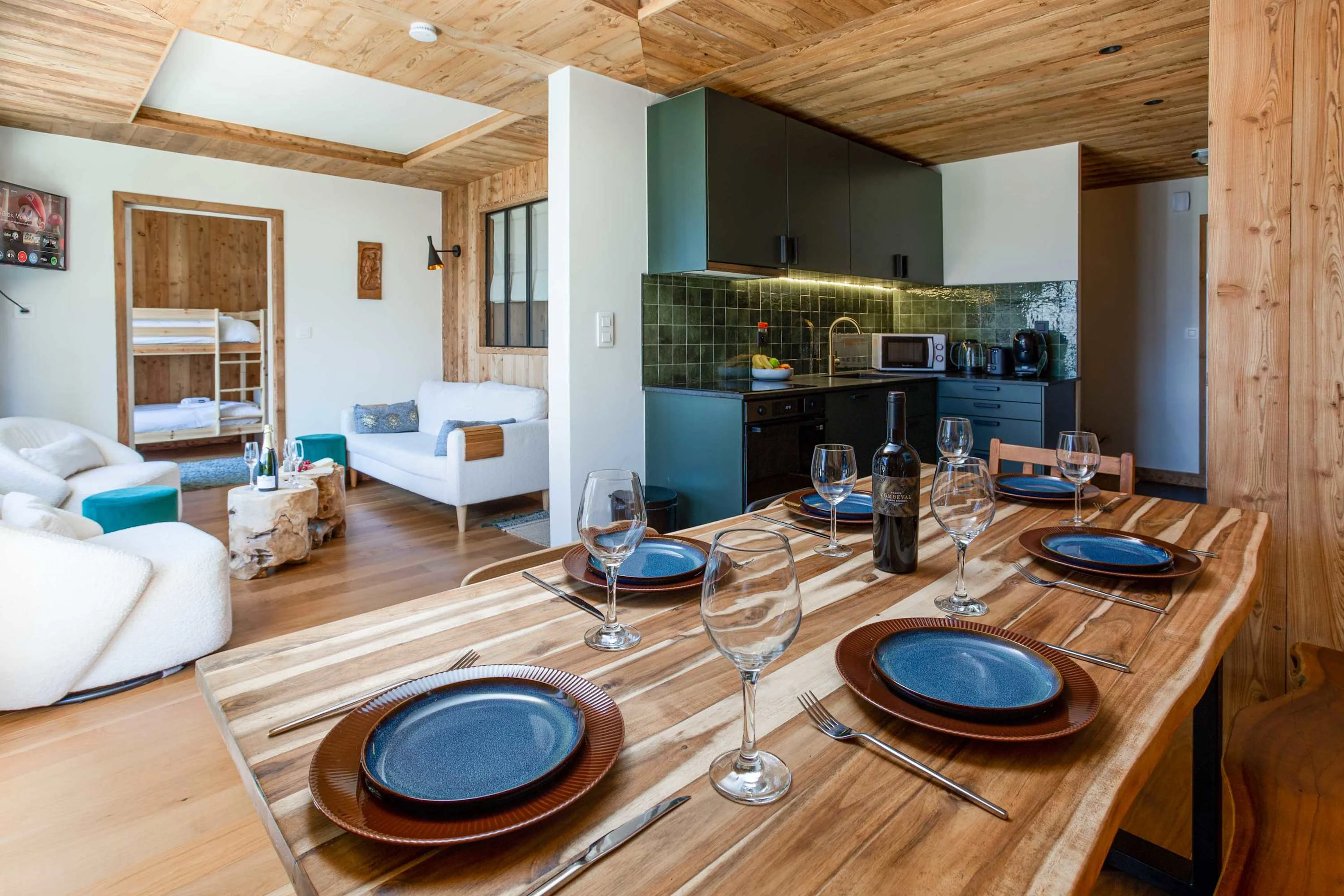 Dining table seats 6